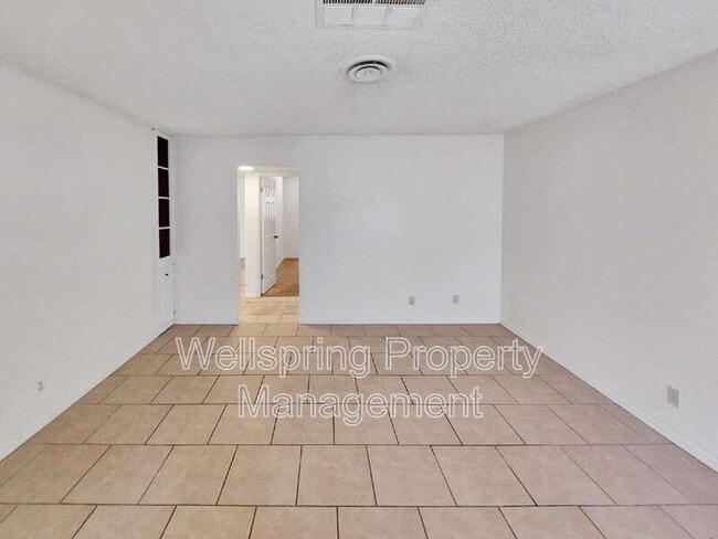 Building Photo - 209 N Alvord St