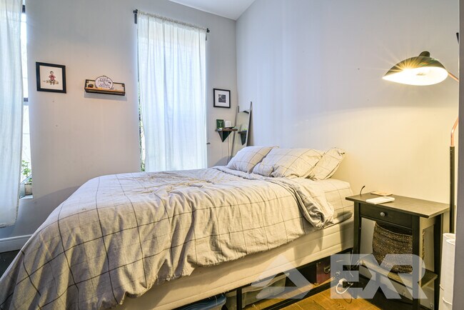 Foto del edificio - 498 Clinton Ave