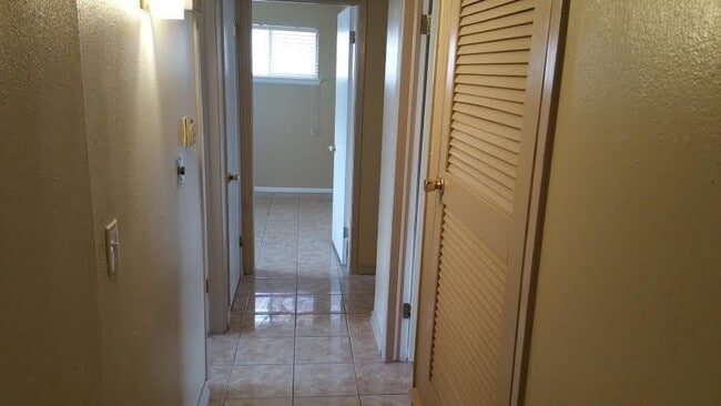 Building Photo - 5816 Blackhawk Dr