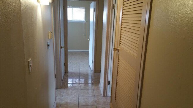 Foto del edificio - 5816 Blackhawk Dr