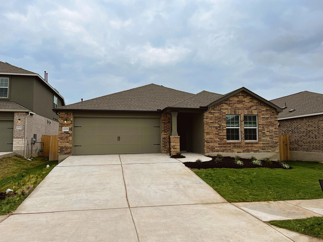 Primary Photo - 1729 Catahoula Dr