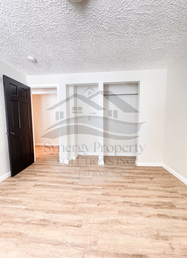 Building Photo - Lexington Schools Split Level