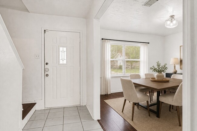 Building Photo - 539 Belwin Dr