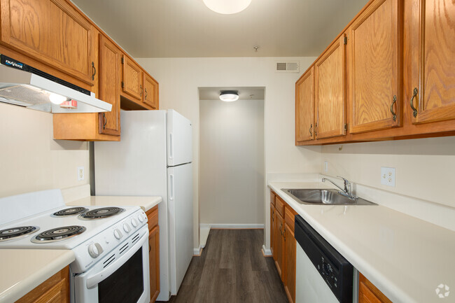 3HAB, 2BA - 966SF-Cocina - Jamestown Commons for Adults 55+