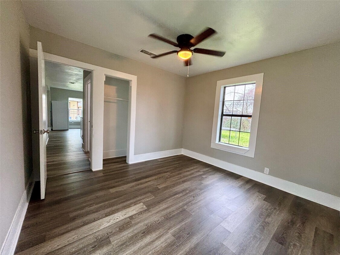 Foto del edificio - 9710 Casa Loma Dr