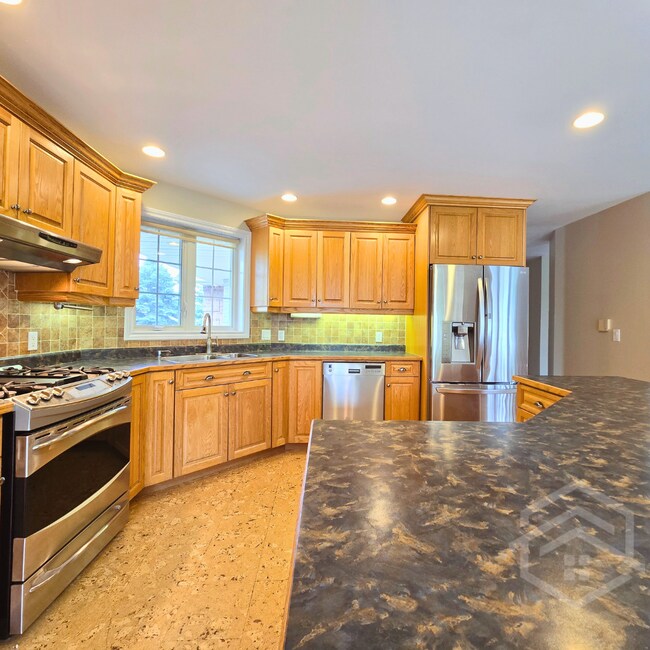 Photo du bâtiment - Large Country Listing in Norwich!!