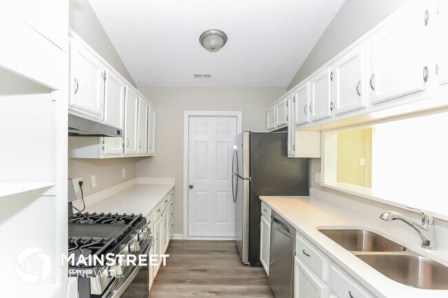 Building Photo - 6740 Rocklake Dr