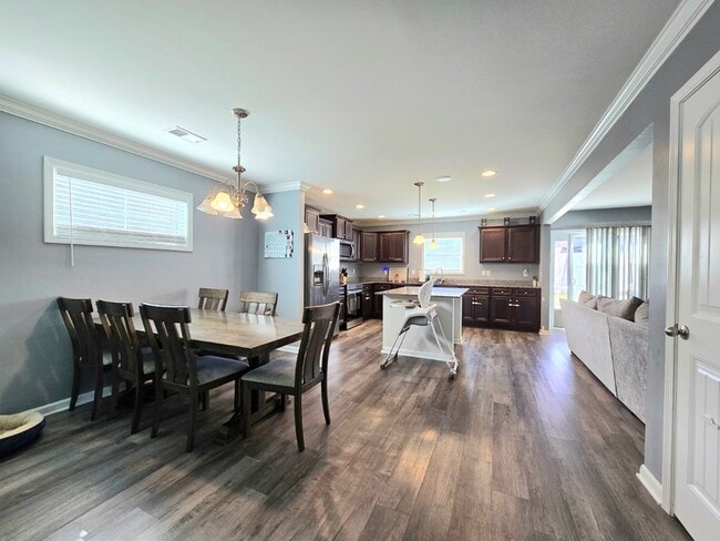 Building Photo - 1718 Smalls Dr