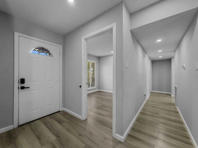 Building Photo - 4917 Woodruff Dr