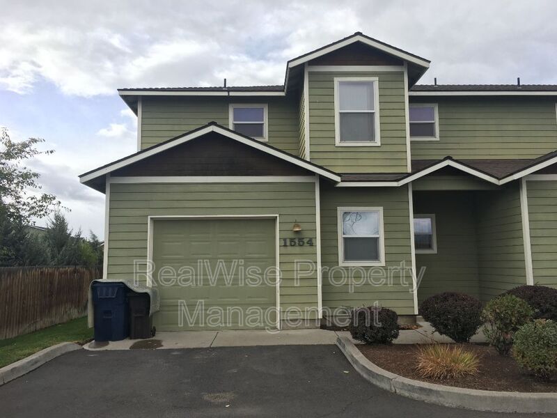 1558 SW Reindeer Ave, Redmond, OR 97756 Townhouse for Rent in Redmond, OR
