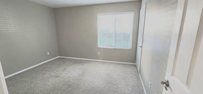 Foto del edificio - Lovely two bedroom condo at Carmel Trails....