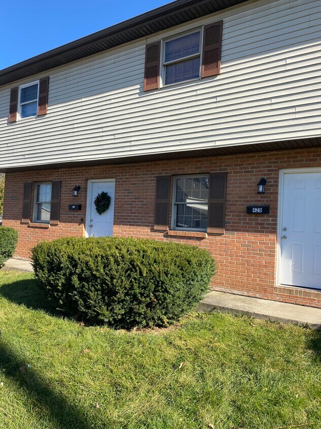 Front - 425 Railroad St