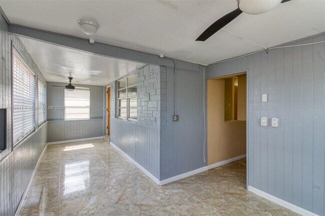 Building Photo - 6240 SW 22nd Ct