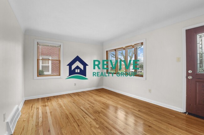 Foto del edificio - 9725 Fox Ave