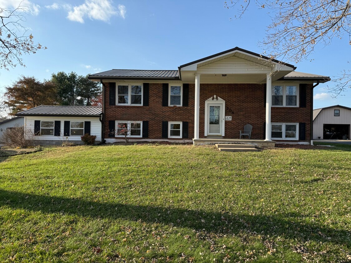 Foto principal - 208 Green Acres Dr