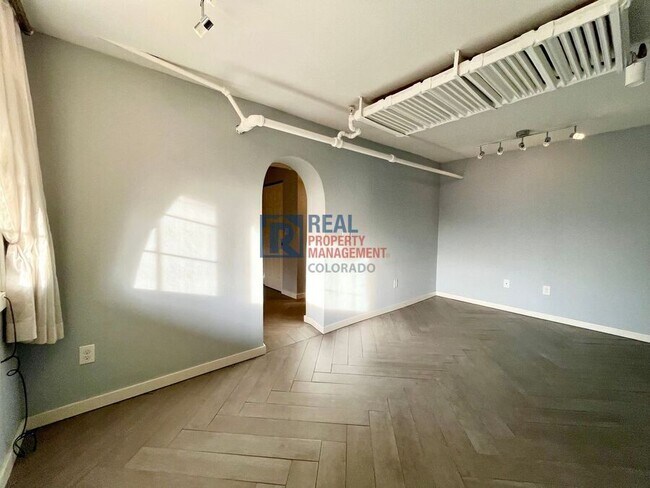 Foto del edificio - 561.5 S Ogden St