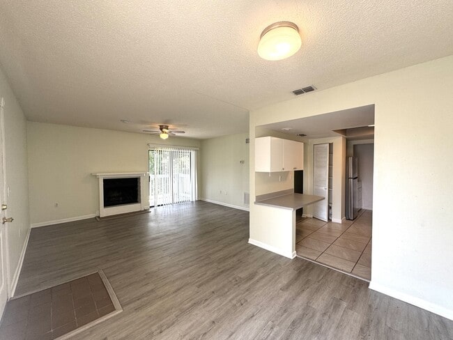 Building Photo - 5845 La Costa Dr