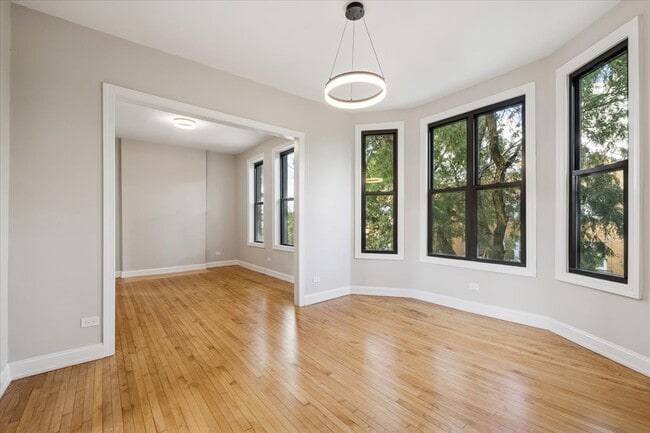 Building Photo - 2058 N Albany Ave