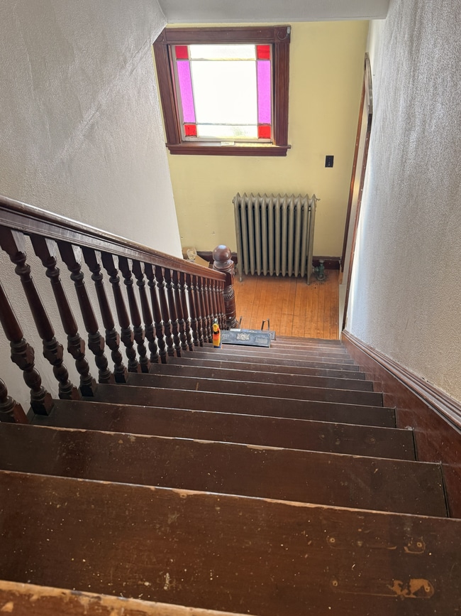 Escalera de entrada - 260 Webster St