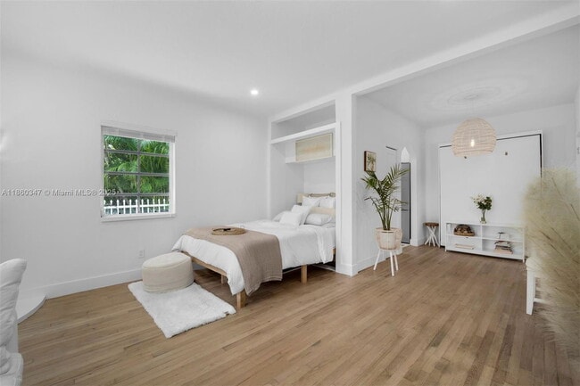 Building Photo - 750 Española Way Apt #6, Miami Beach, FL 33139 - 0 BR 1 BA condo