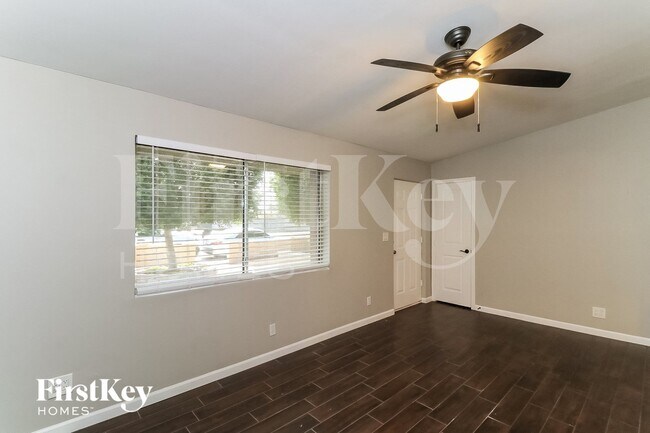 Building Photo - 2206 E Arbor Cir