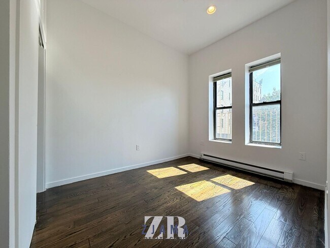 Foto del edificio - 950 Nostrand Ave