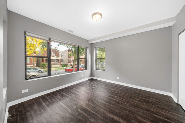 Foto del edificio - 11240 S Vernon Ave