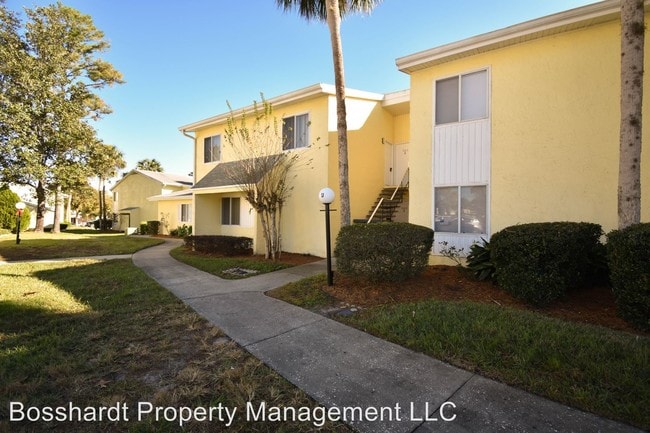 Building Photo - 565 Fairways Dr