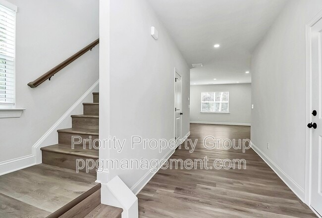 Building Photo - 6618 Riverview Dr