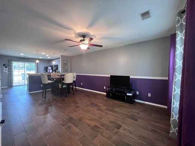 Building Photo - 2 bedroom 2.5 bath Townhome in Godley Park