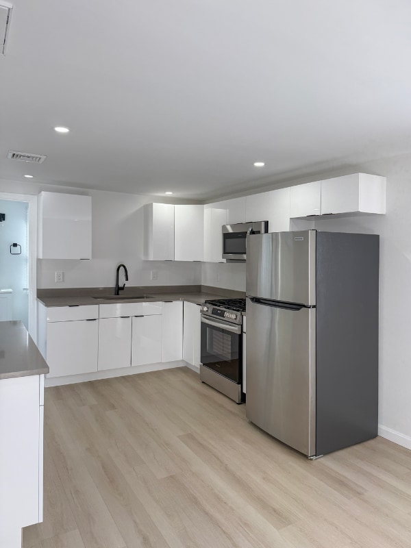 Building Photo - 39 Schofield St