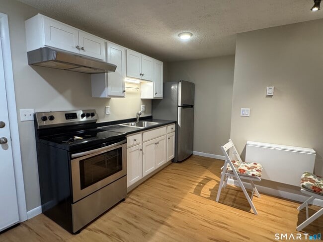 Building Photo - 143 Main St