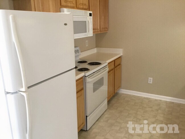 Foto del edificio - 6648 Hampton Way Dr