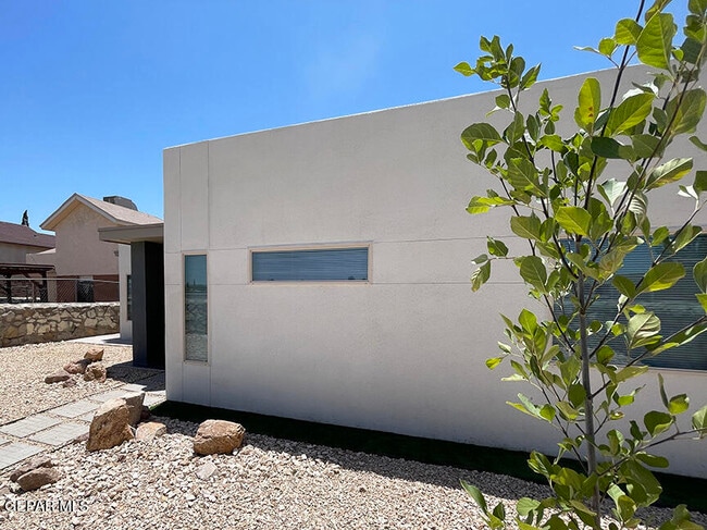 Foto del edificio - 9467 Landry McKee Ln