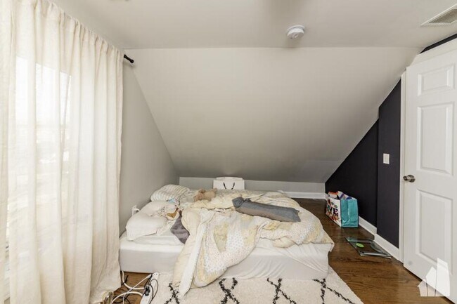 Building Photo - 2 bedroom in Chicago IL 60647