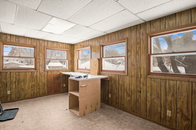 Building Photo - 109 S Stott St