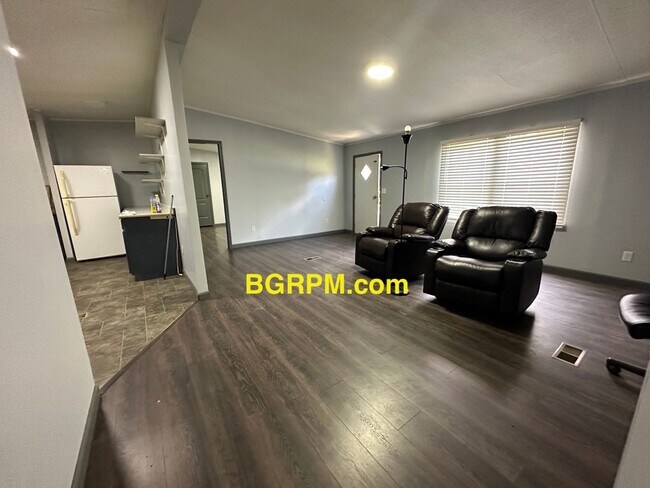 Foto del edificio - 312 E Valentine Rd