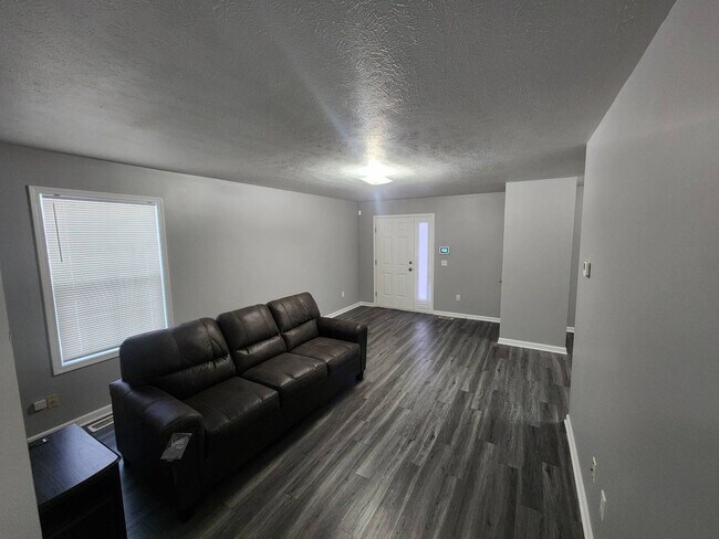 Foto del edificio - Charming 3-Bedroom Property in Prime Location