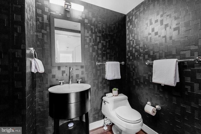 Building Photo - 1111 19th St N