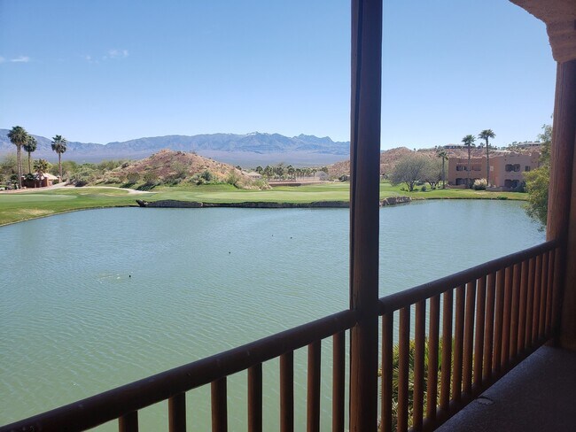 Foto del edificio - Enchanment 2 bedroom upper level unit with amazing views!