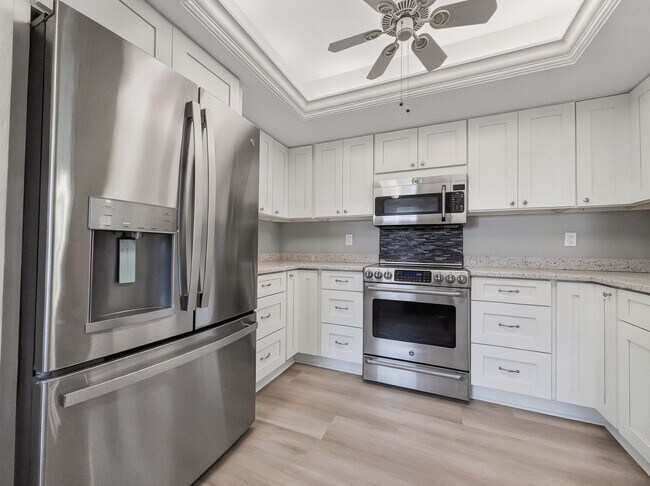Foto del edificio - 2 bed 2 bath annual rental *** First floor condo *** Kings Lake Community