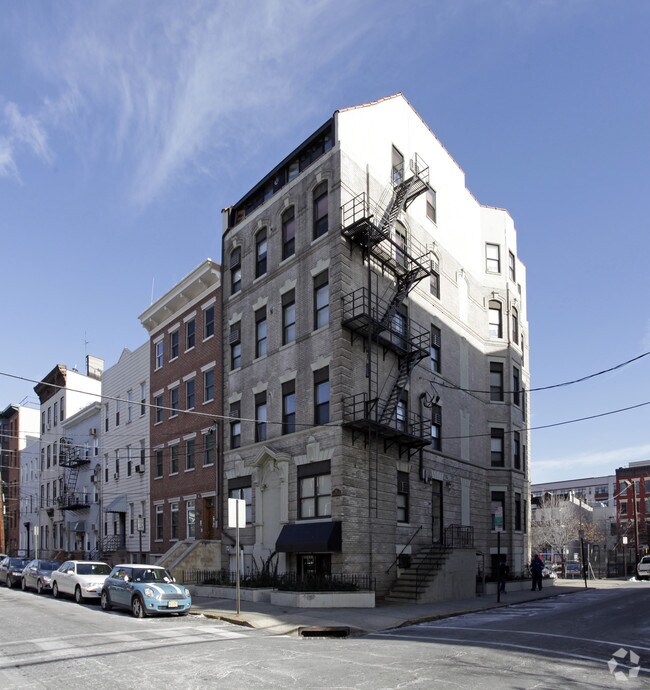Building Photo - 301 Monroe St