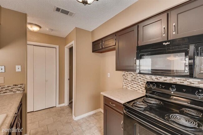 Foto del edificio - 3 br, 2 bath House - 5902 Sterling Green T...