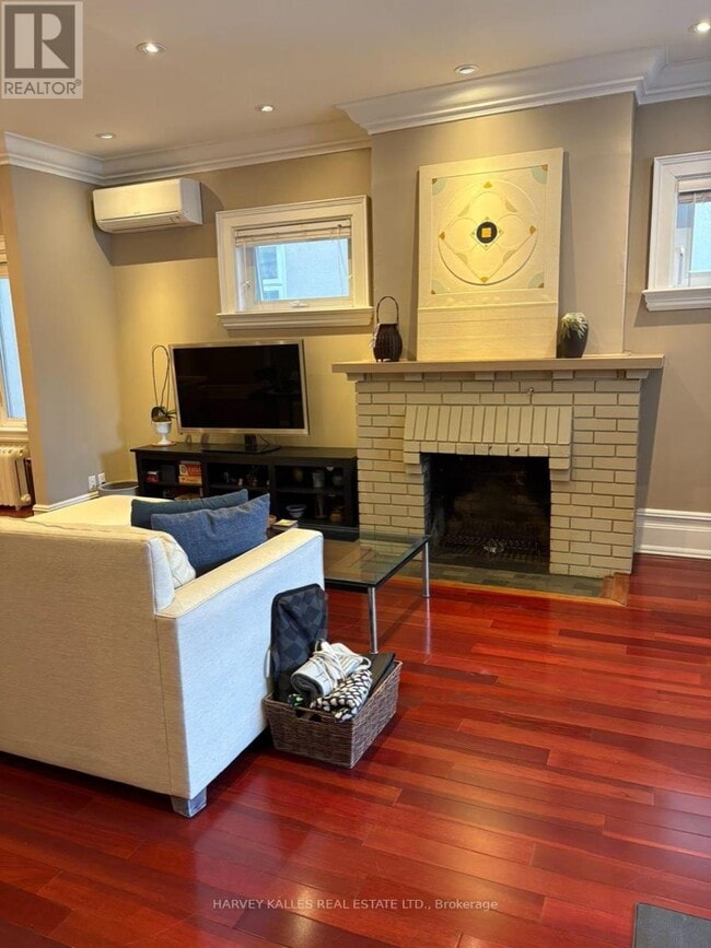 Building Photo - 306 Spadina Rd