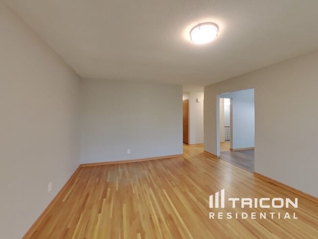 Building Photo - 1397 Pinewood Dr