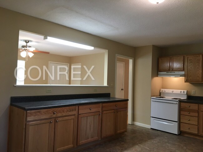 Foto del edificio - 438 Riverside Ln