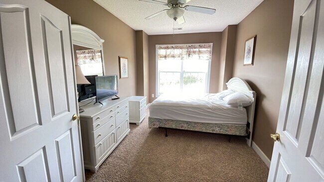 Building Photo - 3 bedroom/2 bath furnished condo in Harbour Cove