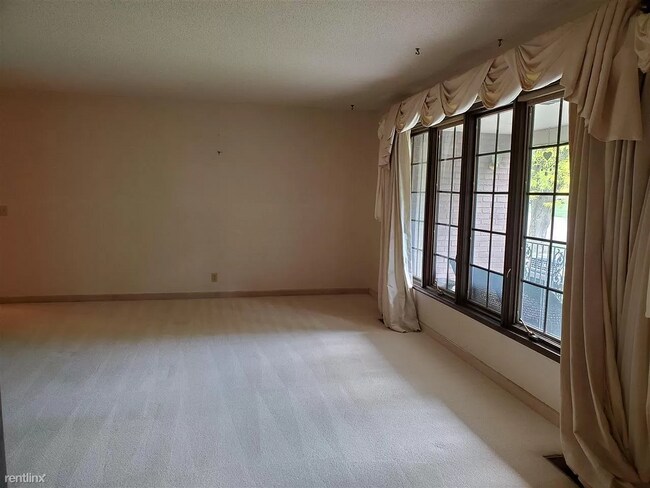 Building Photo - 3 br, 3 bath House - 1921 Burr Pkwy