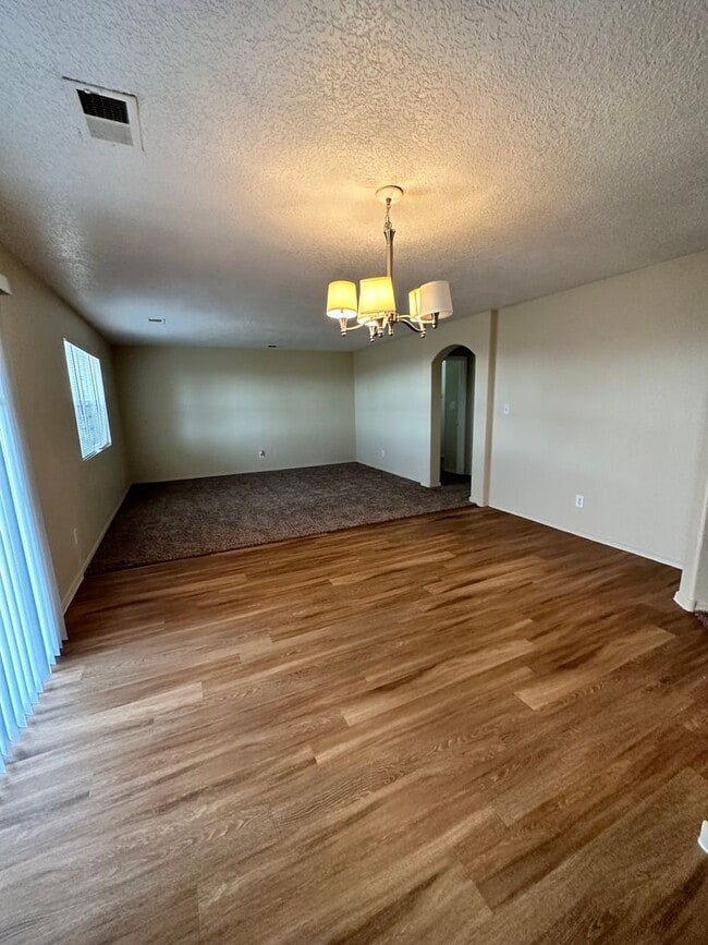 Building Photo - Move In Special! 1/2 off 2nd months rent! ...
