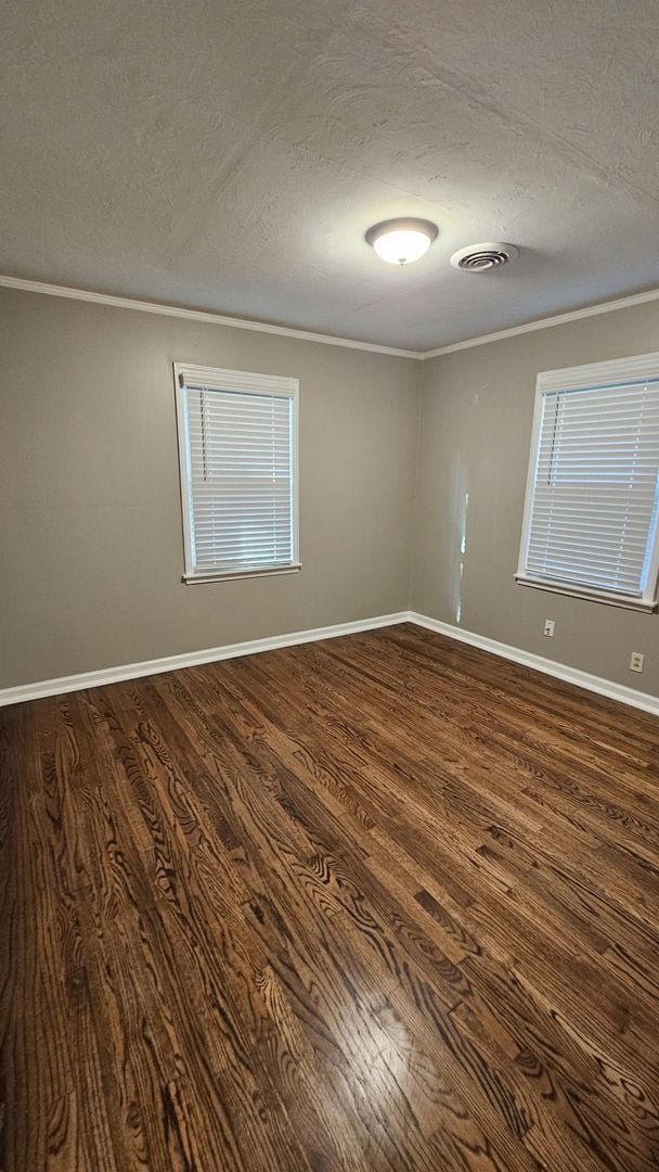 Building Photo - Adorable 3 bedroom, 1 bath home with a lar...